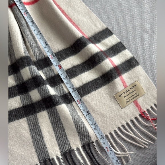 New Burberry Giant Check Cashmere Beige and Black Plaid Scarf - Picture 12 of 12